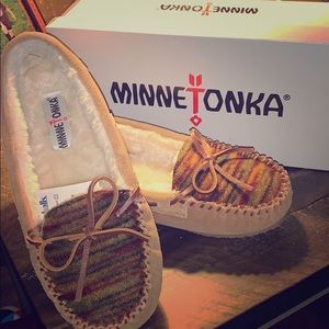 NWT Minnetonka size 10 house slippers